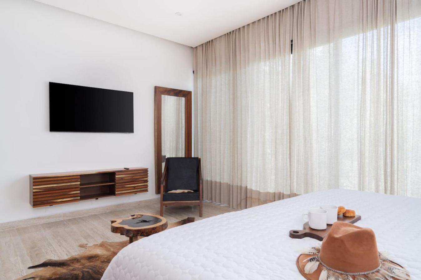 Amalia 5 Bdr W Private Pool In Aldea Zama *